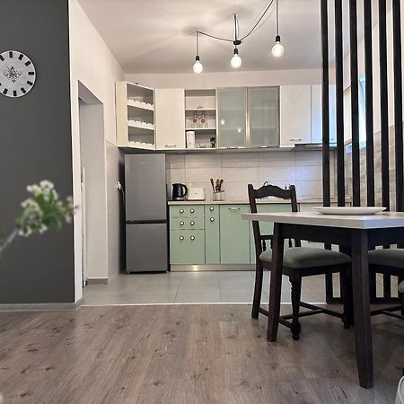 W Apartments コトル エクステリア 写真