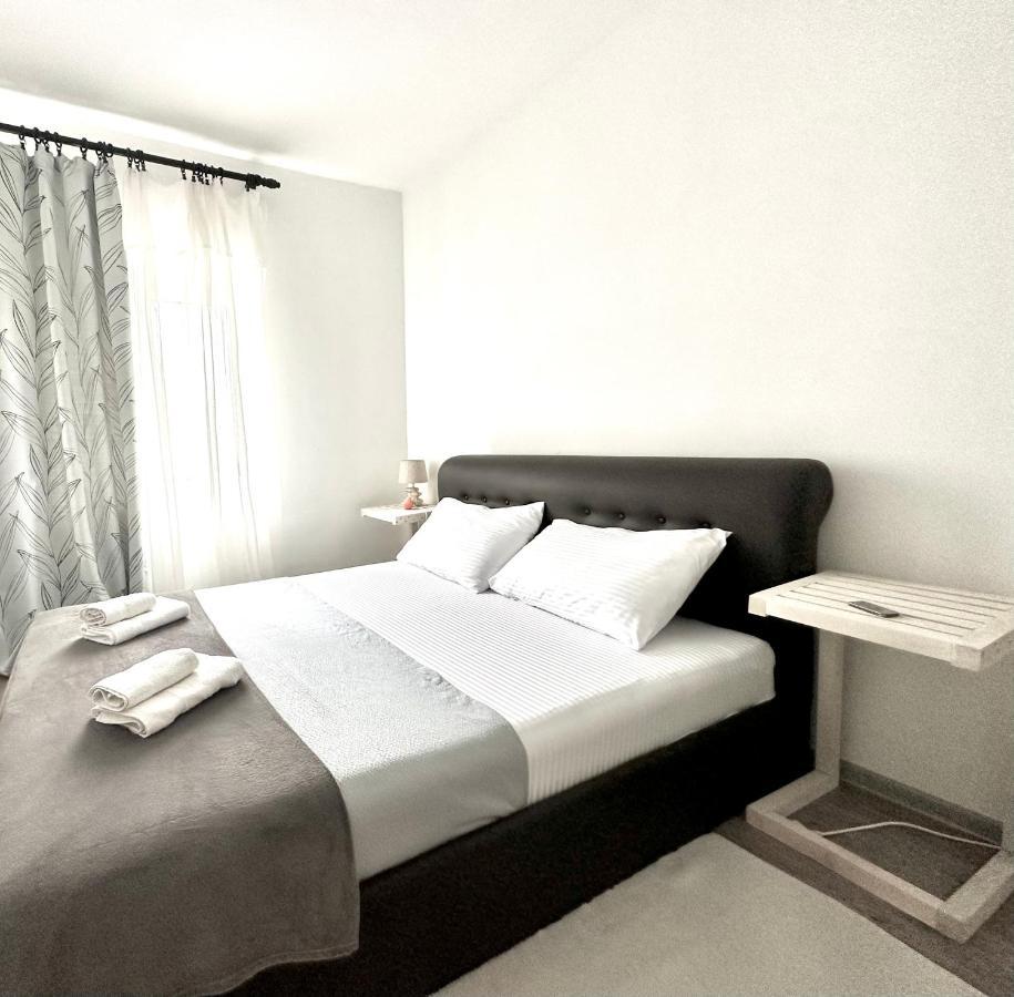 W Apartments コトル エクステリア 写真