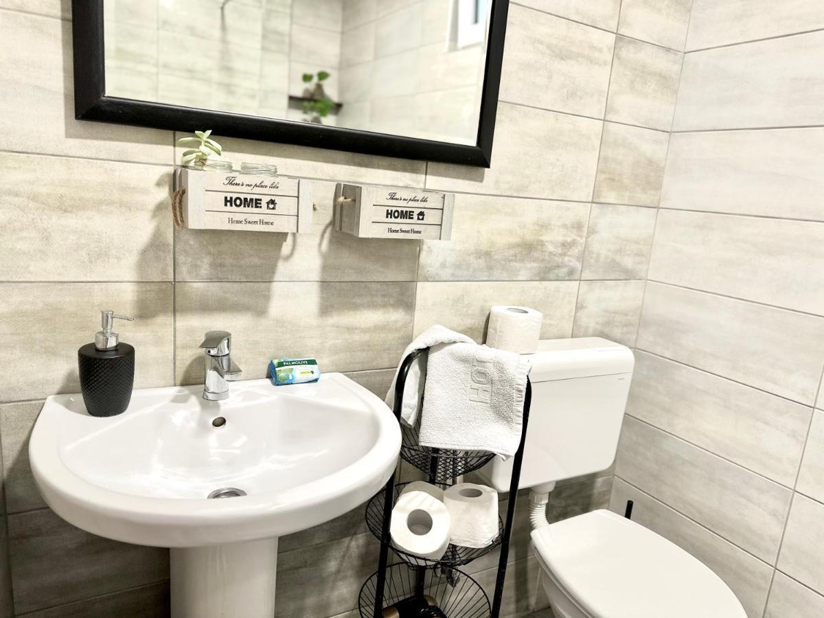 W Apartments コトル エクステリア 写真
